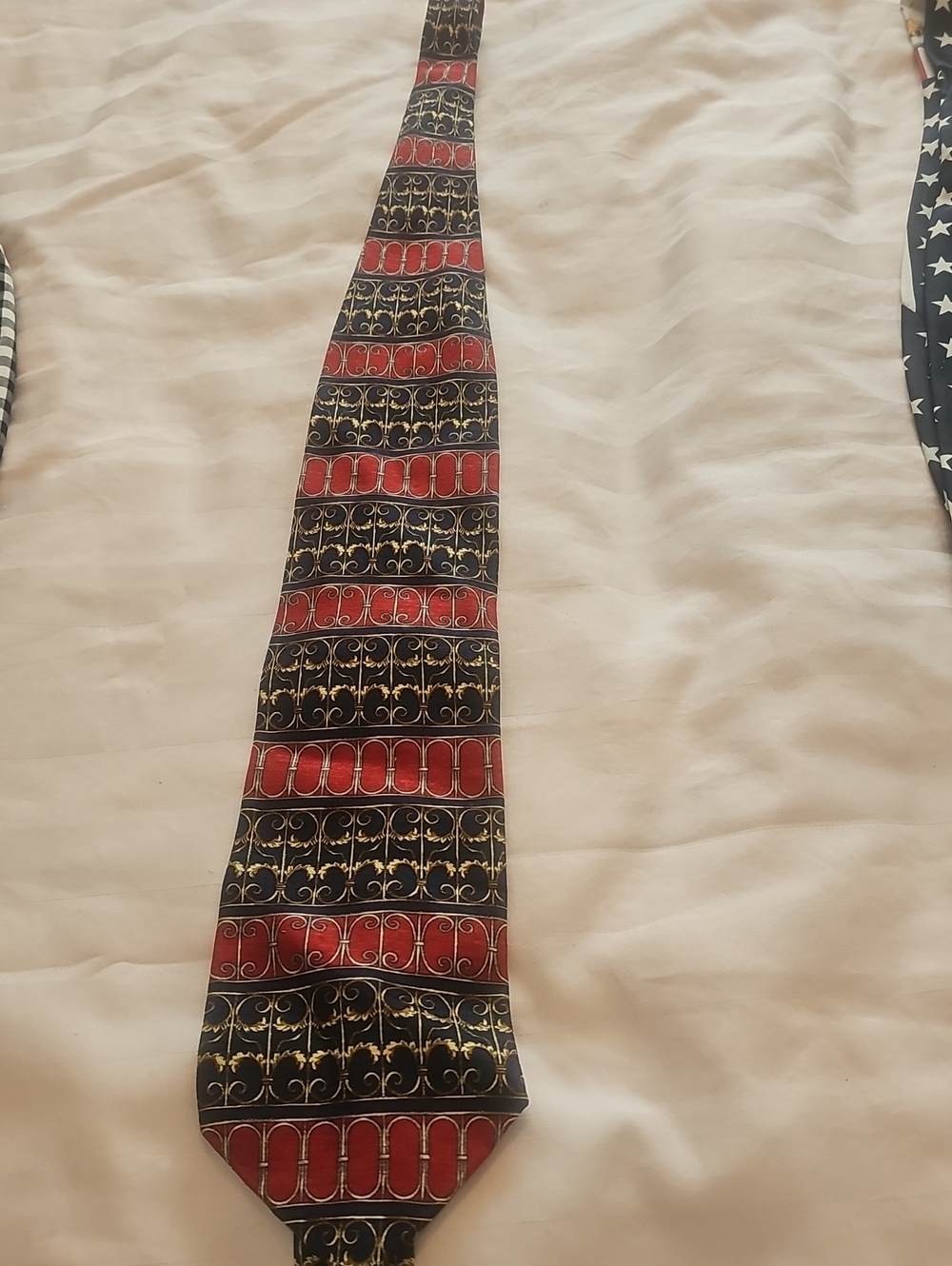 Red and Black Patterned Silk Tie